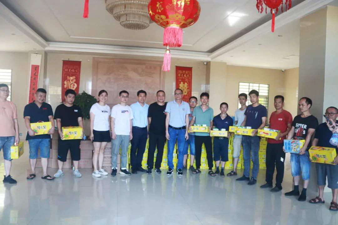 致敬烈日下的堅守，高溫慰問送清涼