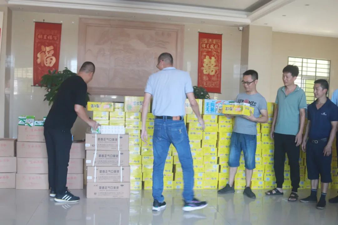 致敬烈日下的堅守，高溫慰問送清涼